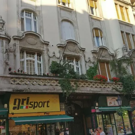 Premium - Vaci Street Apartment