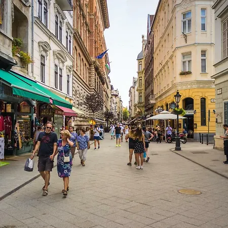 Premium - Vaci Street *